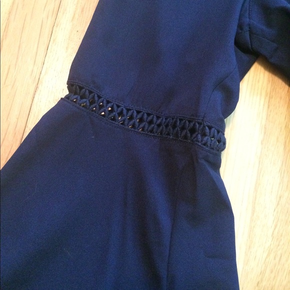 NWT Navy Bell Sleeved Romper - Picture 5 of 6